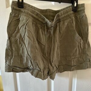 Universal Thread Sage Green Women's Cargo Shorts